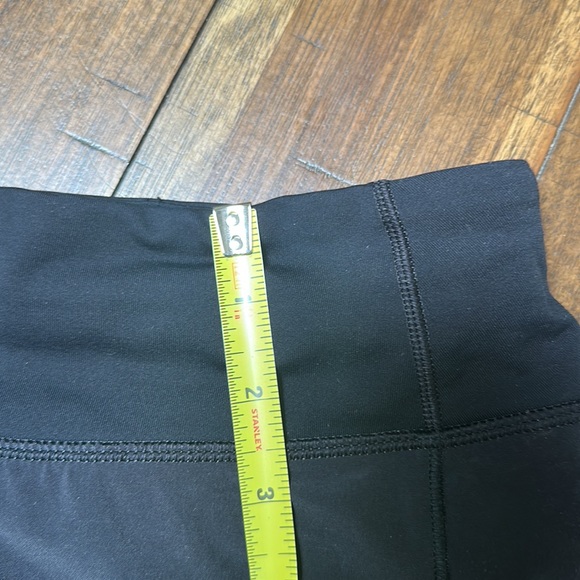 Lululemon Speed Up Shorts - Picture 6 of 7
